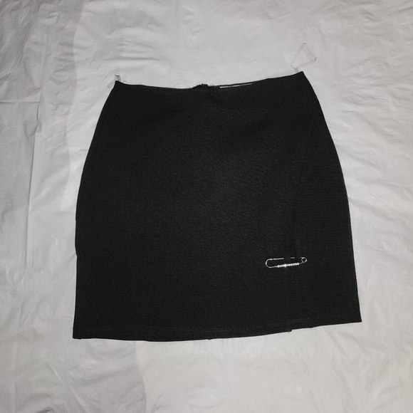 NWT Dolls Kill Sexy Classy Black Skirt , With Blinged Put Safety Pin 🧷 - Picture 3 of 9